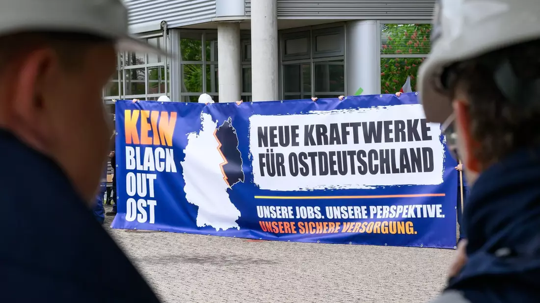 Die Gesetzespläne zum Bau neuer Gaskraftwerke sollen geändert werden - zugunsten des Nordens und Ostens. (Archivbild) - Bild: Patrick Pleul/dpa