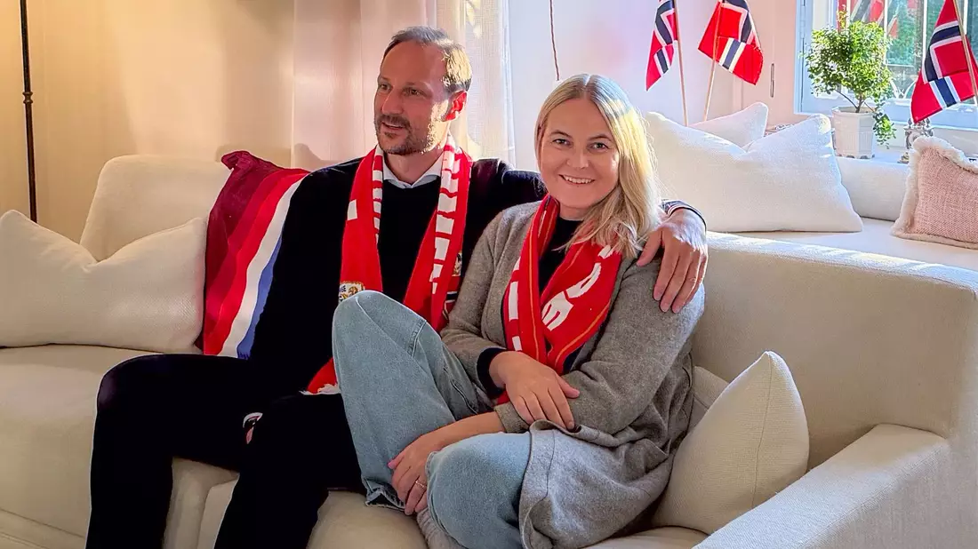 Dieses Bild von Mette-Marit und ihrem Mann, Kronprinz Haakon, postete das Königshaus bei Instagram. - Bild: Handout/The Royal Court/dpa