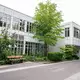Das Gebäude der Klinik für Psychiatrie, Psychotherapie und Psychosomatik. - Bild: Fabian Sommer/dpa