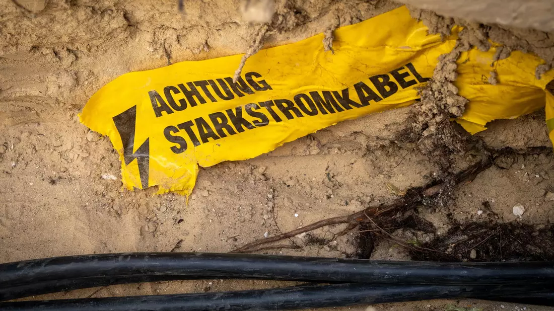 Anfang Januar waren Tausende Haushalte im Berliner Südwesten von einem Stromausfall betroffen. (Symbolbild)  - Bild: Soeren Stache/dpa