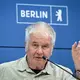Kommissionsmitglied Albrecht Broemme fordert auch von der Bevölkerung eine bessere Vorbereitung auf Krisenfälle.  - Bild: Soeren Stache/dpa