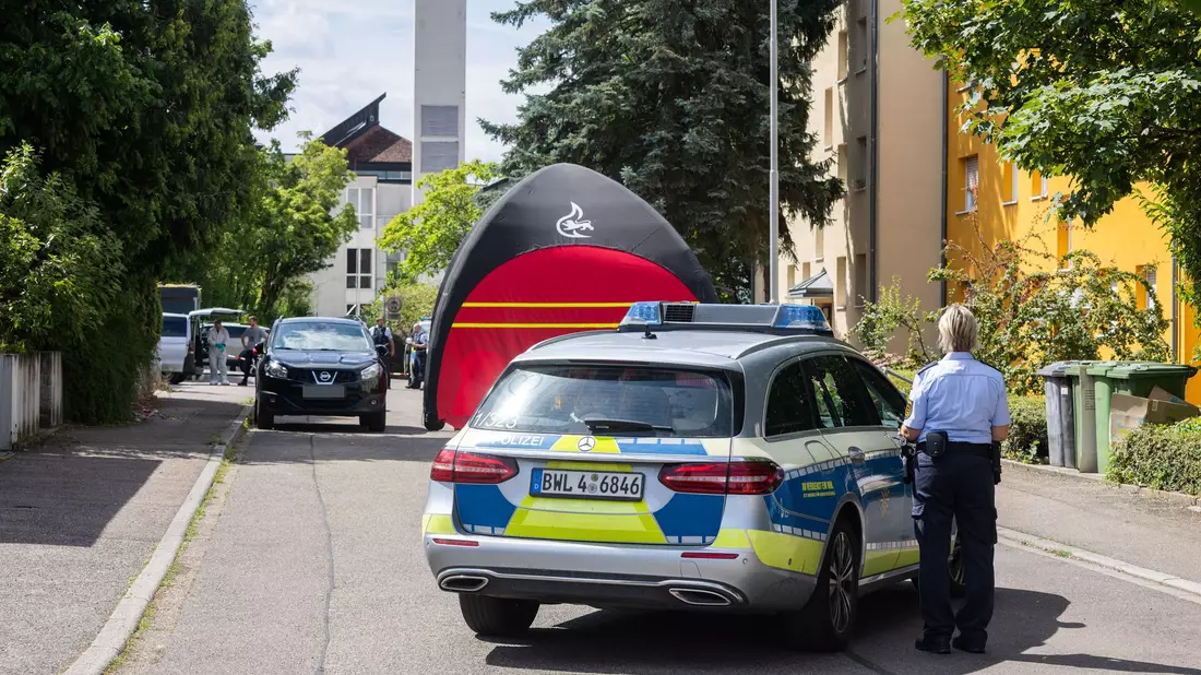 Die schwer verletzte Frau starb später im Krankenhaus. - Bild: Philipp von Ditfurth/dpa