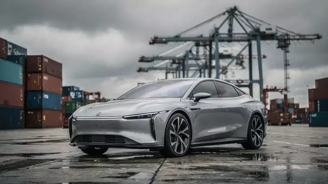 BYD bate récords de ventas pero la acción cae por la crisis del coche eléctrico en China