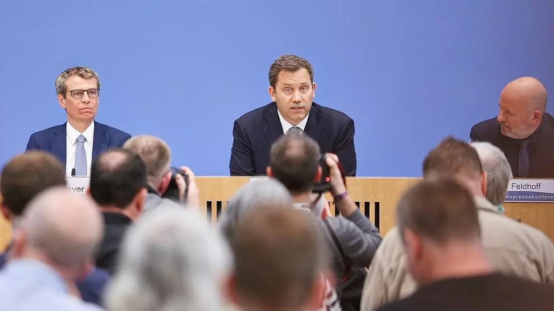 Klingbeil verteidigt Neuverschuldung mit Bundeswehr-Ausgaben