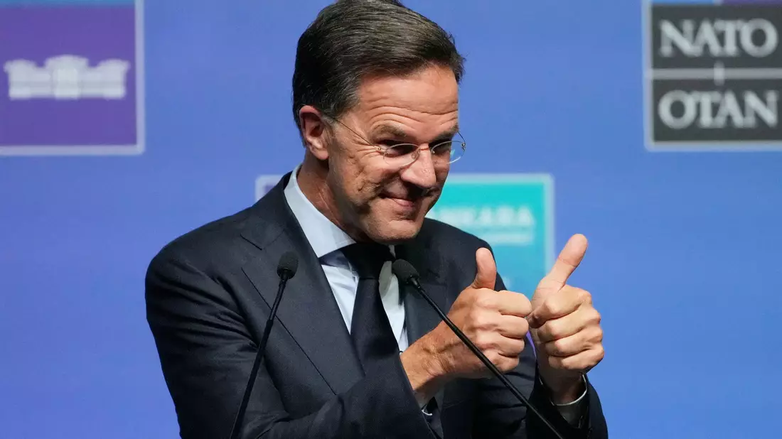 Nato-Generalsekretär Mark Rutte verbreitet vor dem Nato-Gipfel Optimismus. - Bild: Hussein Malla/AP/dpa