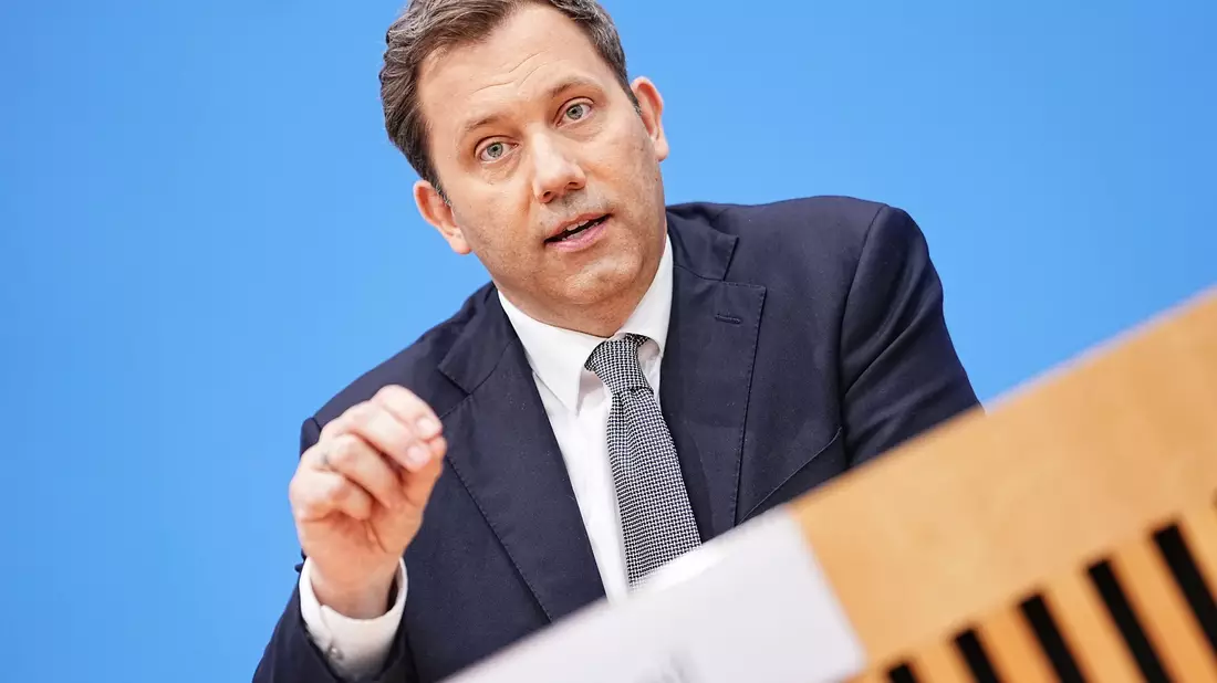 Klingbeil will den Haushalt konsolidieren. - Bild: Michael Kappeler/dpa