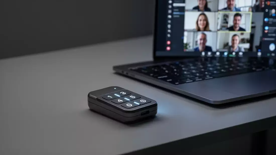 Mini-Keypads steuern Meetings und KI-Workflows per Knopfdruck