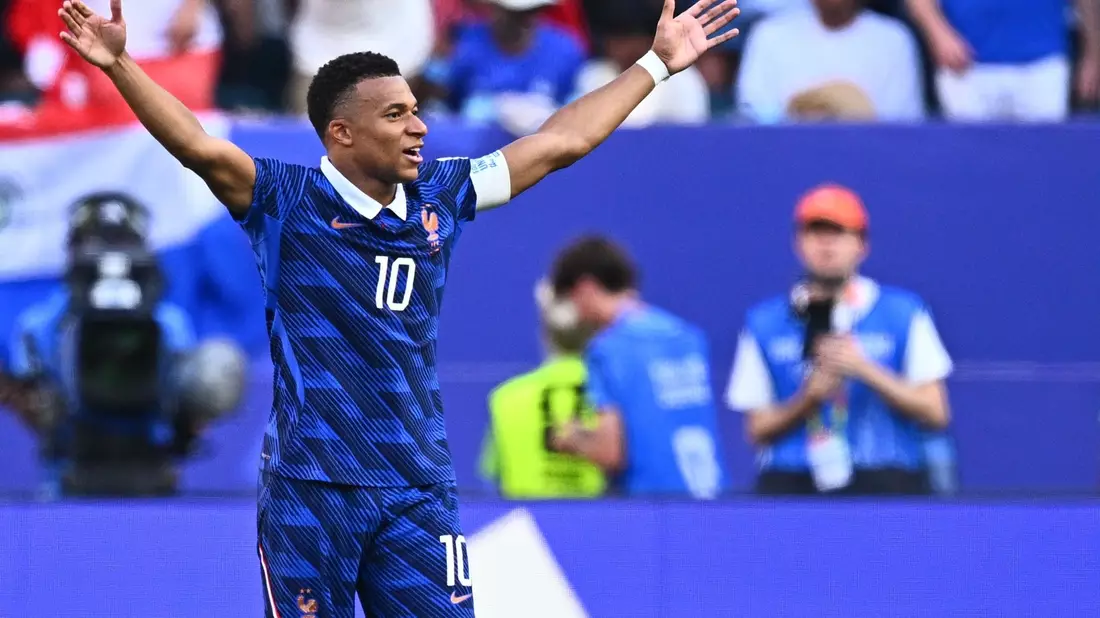 Am Ende der lachende Gewinner: Kylian Mbappé. - Bild: Tom Weller/dpa