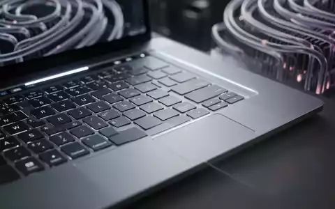 Nahaufnahme einer Laptoptastatur neben abstrakten Wärmeverteilungsmustern, die auf Leistungsprobleme hinweisen. - Foto: über boerse-global.de