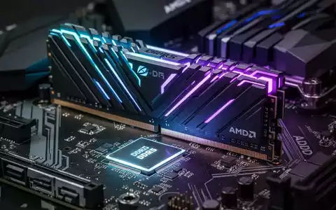 Nahaufnahme eines DDR5-RAM-Riegels in einem AMD-Motherboard, mit blauer und violetter Beleuchtung. - Foto: über boerse-global.de