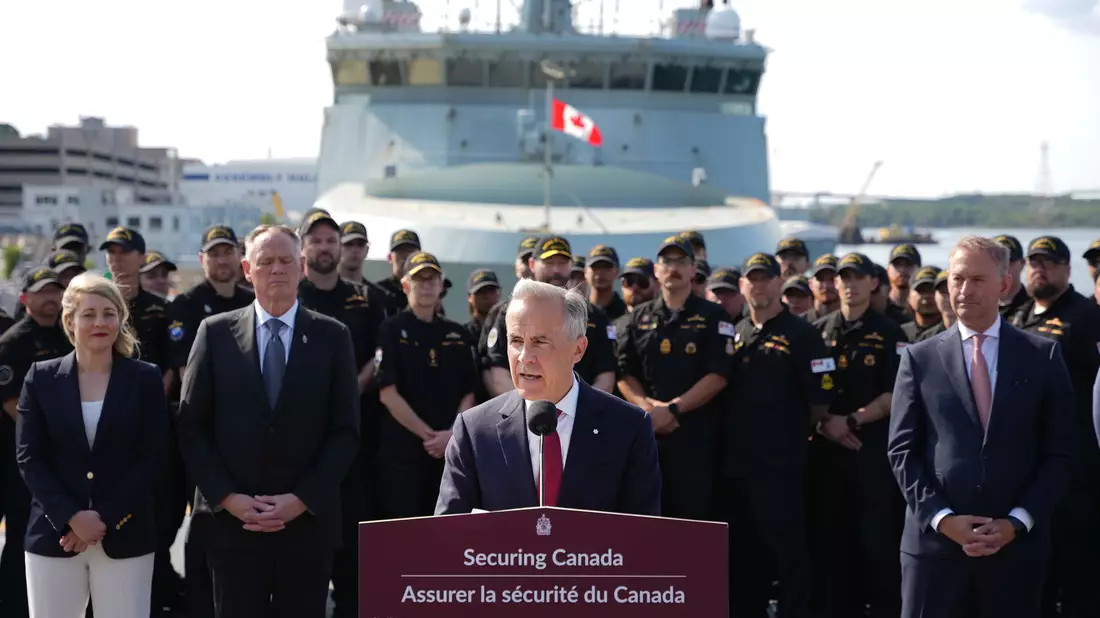 Kanadas Premier Carney verkündete die Entscheidung auf einer Militärbasis in Halifax.  - Bild: Darren Calabrese/The Canadian Press via AP/dpa