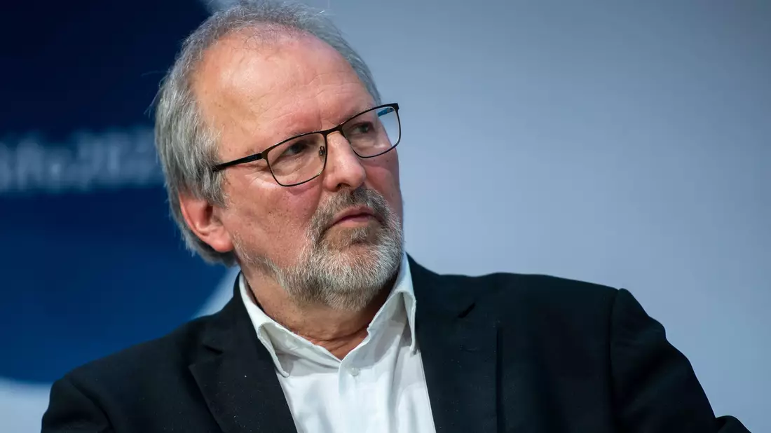 Bildungsexperte Heinz-Peter Meidinger findet den Notentrend an deutschen Schulen bedenklich. (Archivbild) - Bild: Christophe Gateau/dpa