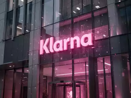 Moderne, elegante Bankfassade mit dezenten pinken Klarna-Farben, die digitale Finanzinnovation suggeriert. - Foto: über boerse-global.de
