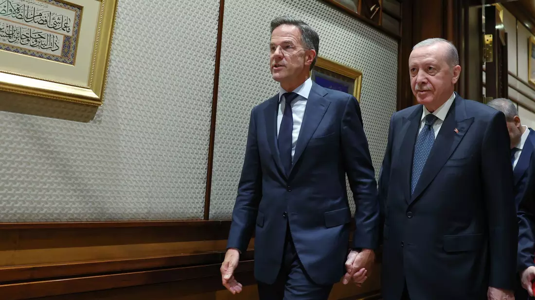 Beim Gipfel in Den Haag 2025 gelang es Nato-Generalsekretär Mark Rutte, den Gipfel zu einem Erfolg zu machen. Gelingt das in diesem Jahr auch mit Gastgeber Erdogan? - Bild: Uncredited/Turkish Presidency via AP/dpa