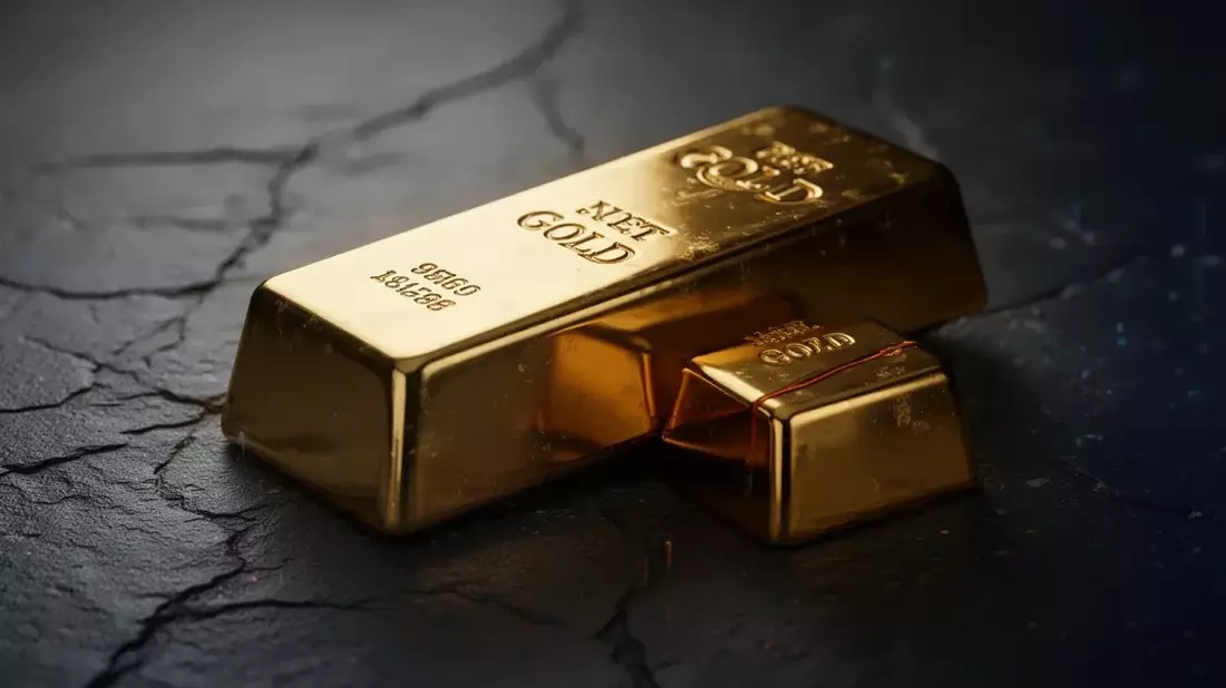 Gold Hovers Near $4,150 as Fed Minutes Loom, JPMorgan Cuts Forecast