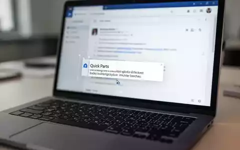 Nahaufnahme einer modernen Laptop-Tastatur mit unscharfer E-Mail-Oberfläche auf dem Bildschirm, die effiziente E-Mail-Kommunikation symbolisiert. - Foto: über boerse-global.de