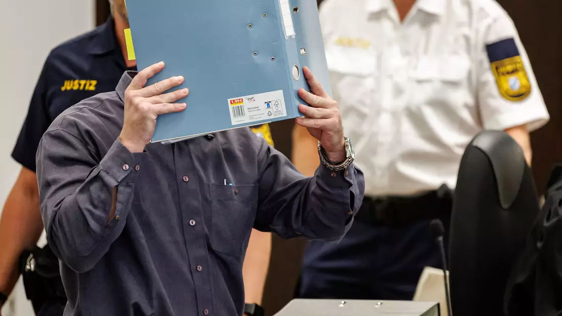 Die Verdächtige sitzt seit Mai 2025 in Untersuchungshaft.  - Bild: Daniel Karmann/dpa