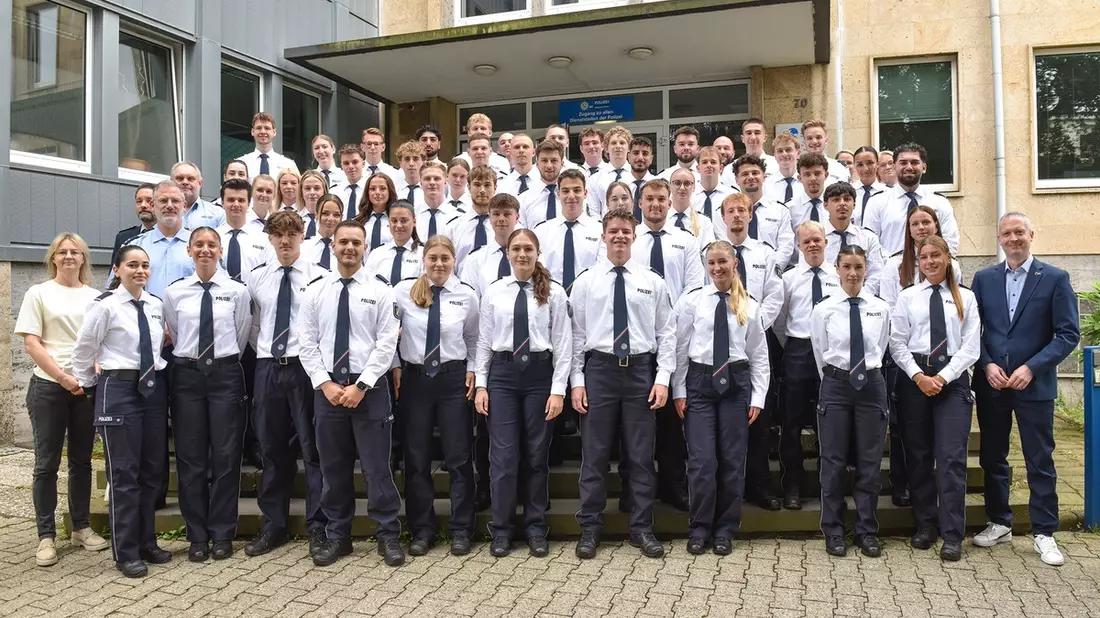 POL-MK: 55 Kommissaranwärterinnen und -anwärter begrüßt - Bild: presseportal.de