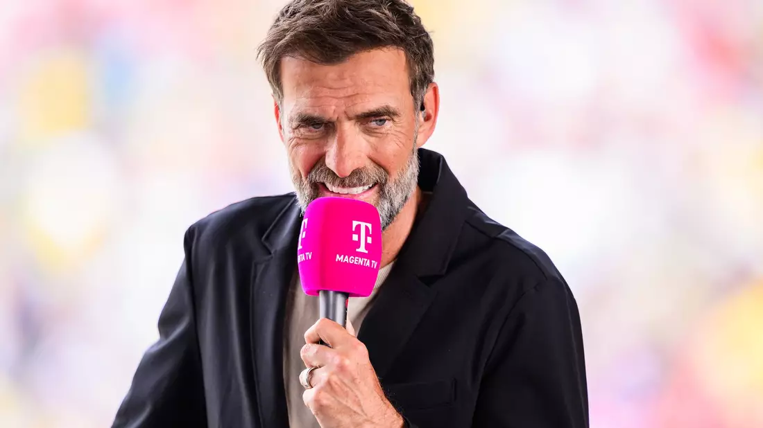 Treffen in New York? Ja, weil Jürgen Klopp weiter als Experte für MagentaTV bei den WM-Spielen in den USA aktiv ist.  - Bild: Tom Weller/dpa