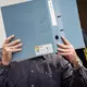 Der Verdächtige sitzt seit Mai 2025 in Untersuchungshaft.  - Bild: Daniel Karmann/dpa