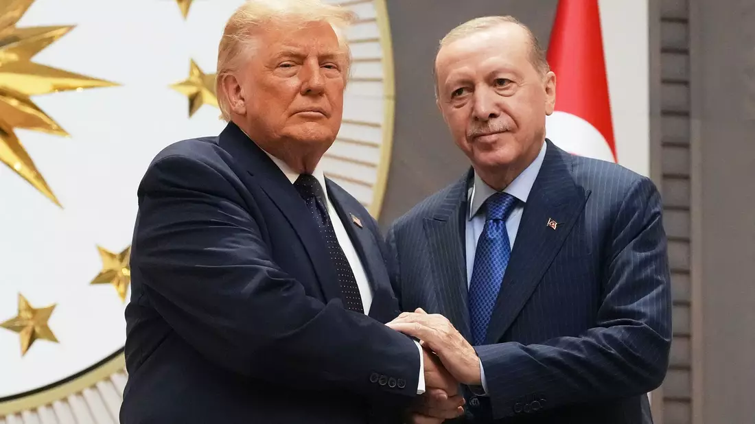 US-Präsident Trump äußerte sich bei einem Treffen mit dem türkischen Präsidenten Erdogan - und kritisierte mehrere europäische Verbündete. - Bild: Alex Brandon/AP/dpa