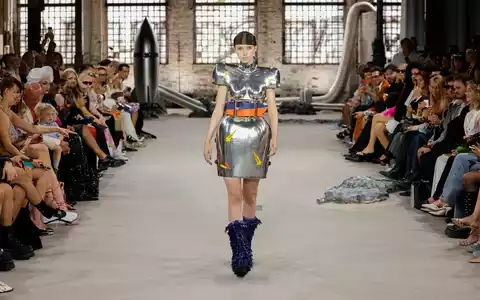 Wenn Kult auf Couture trifft: Capri-Sun setzt modisches Statement auf der Berlin Fashion Week - Foto: presseportal.de
