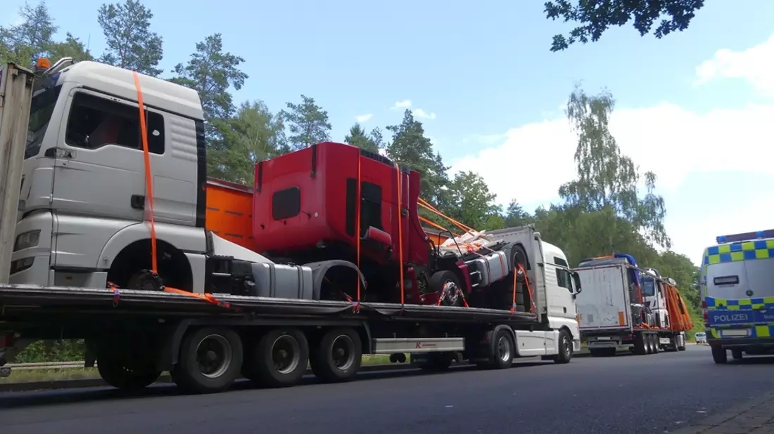 POL-OH: Überhöhe und stark überhöhte Geschwindigkeit - Sattelzüge auf der A 66 aus dem Verkehr gezogen - Bild: presseportal.de