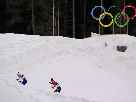 Die Nordische Kombination hat vorerst keine olympische Zukunft mehr. (Archivbild) - Foto: Evgeniy Maloletka/AP/dpa
