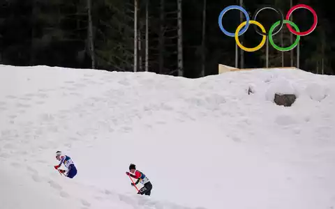 Die Nordische Kombination hat vorerst keine olympische Zukunft mehr. (Archivbild) - Foto: Evgeniy Maloletka/AP/dpa