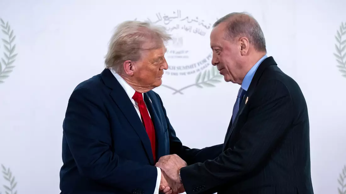 Trump und Erdogan pflegen eine enge Beziehung. (Archivbild) - Bild: Michael Kappeler/dpa