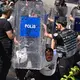 Die türkische Polizei greift hart durch.  - Bild: Ali Unal/AP/dpa
