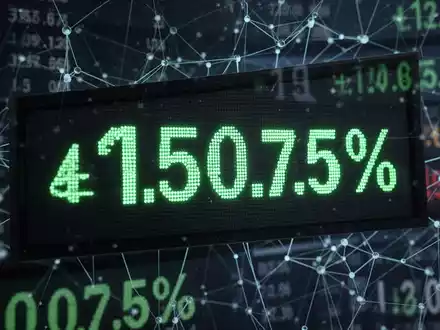 Digitaler Börsenticker zeigt einen prozentualen Gewinn, mit stilisierten Blockchain-Netzwerklinien im Hintergrund. - Foto: über boerse-global.de