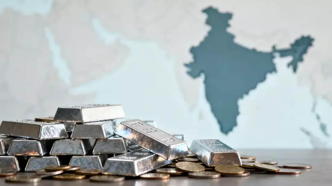 Plata atrae capital mientras oro sufre fugas: ¿señal de cambio en metales preciosos?
