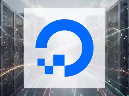 Abstrakte Darstellung des Cloud-Computing-Sektors mit leuchtenden Datenströmen und Server-Racks, die Wachstum und Infrastruktur symbolisieren. - Foto: über boerse-global.de