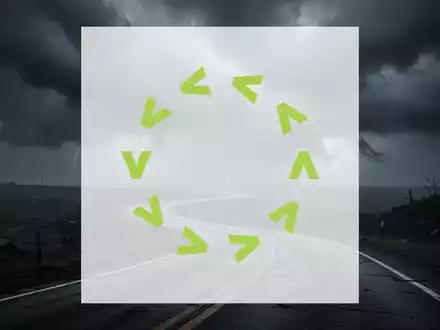 Dunkle, stürmische Wolken über einer verlassenen, kurvigen Straße, die einen starken Abschwung im Mobilitätssektor symbolisieren. - Foto: über boerse-global.de