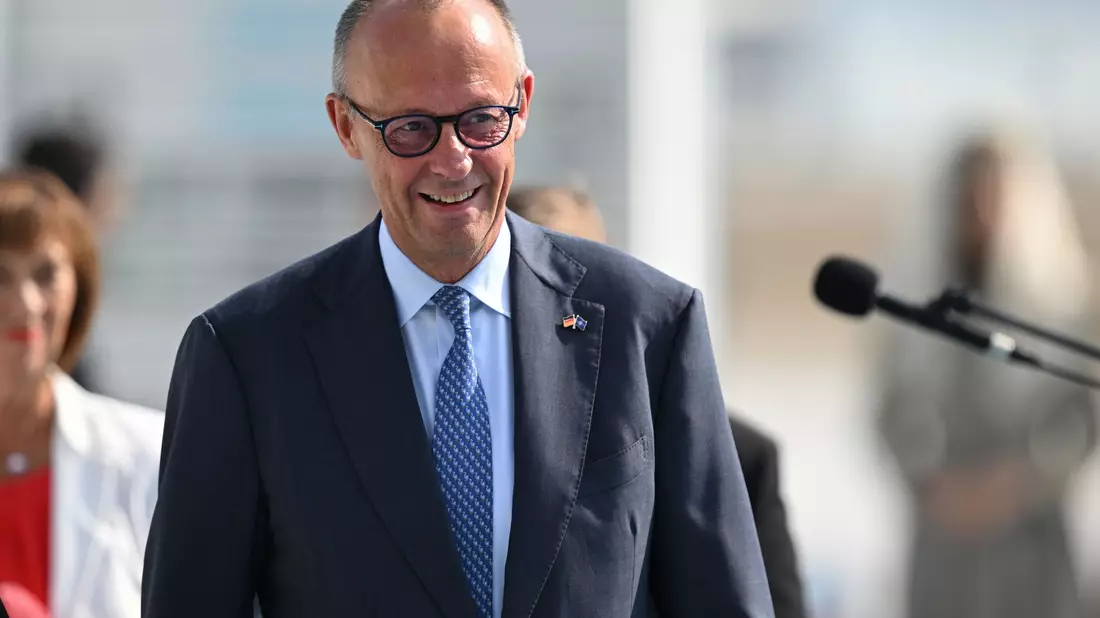 Treibt die Verteidigungsausgaben in Deutschland mit der Bundesregierung hoch: Kanzler Friedrich Merz - Bild: Muhammed Abdullah Kurtar/Anadolu Pool via AP/dpa