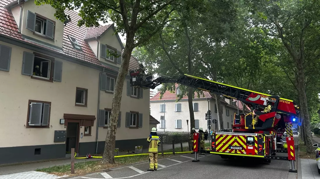 FW Speyer: Wohnungsbrand - eine Person leicht verletzt - Bild: presseportal.de