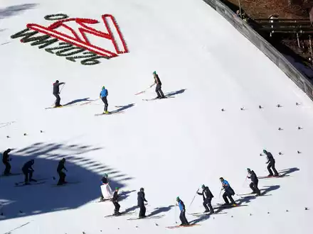 Oberstdorf wird bald wieder eine WM ausrichten. (Archivbild) - Foto: Karl-Josef Hildenbrand/dpa