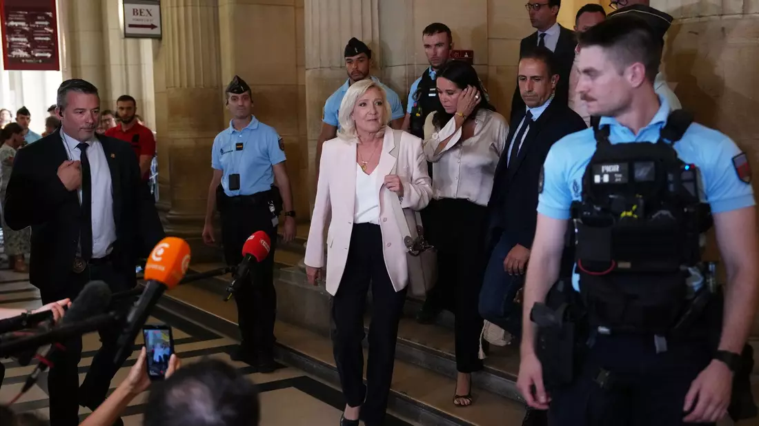 Wenige Stunden vor ihrer Ankündigung hatte ein Berufungsgericht Le Pen schuldig gesprochen. - Bild: Aurelien Morissard/AP/dpa