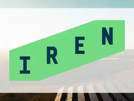 Abstrakte, atmosphärische Szene der Energiewirtschaft mit erneuerbaren Energien wie Solarpaneelen und Windturbinen in einer weiten Landschaft. - Foto: über boerse-global.de