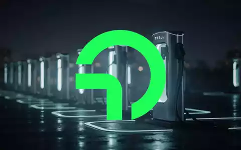 Moderne Ladesäulen für Elektrofahrzeuge, subtil beleuchtet, vor einem dunklen Hintergrund. Die Szene wirkt innovativ und zukunftsweisend. - Foto: über boerse-global.de