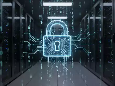 Ein abstraktes Bild, das ein digitales Schloss und leuchtende Schaltkreise zeigt, die einen Cyberangriff darstellen. - Foto: über boerse-global.de