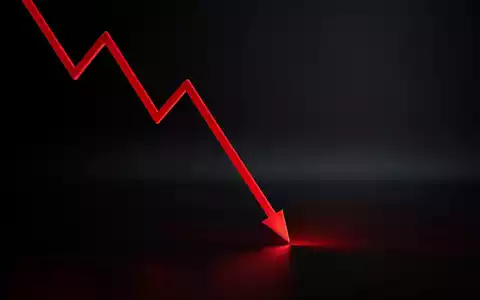 Eine stark fallende Aktienkurslinie auf einem dunklen Hintergrund, die einen finanziellen Absturz symbolisiert. - Foto: über boerse-global.de