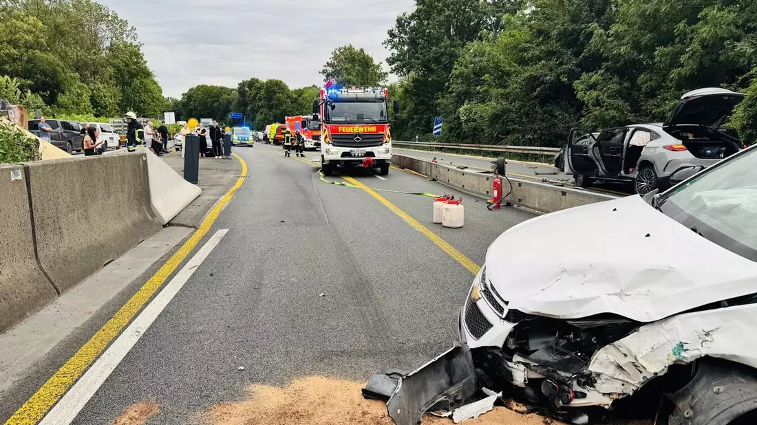 FW-MH: Verkehrsunfall auf der BAB 40 - mehrere verletzte Personen - Bild: presseportal.de