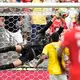 Gregor Kobel wurde zum Matchwinner der Schweiz. - Bild: Lindsey Wasson/AP/dpa