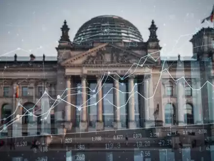 Abstrakte Darstellung von Finanzdaten und Gesetzestexten, die die Debatte um die Abschöpfung von KfW-Gewinnen symbolisieren. - Foto: über boerse-global.de