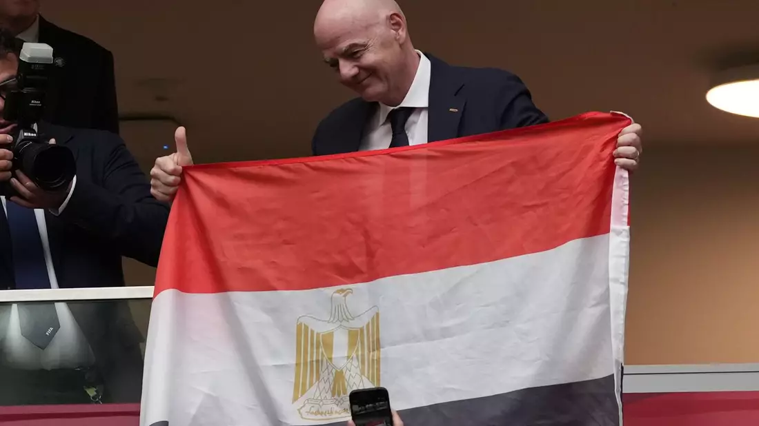 Infantino war im Stadion von Vancouver live vor Ort. - Bild: Abbie Parr/AP/dpa