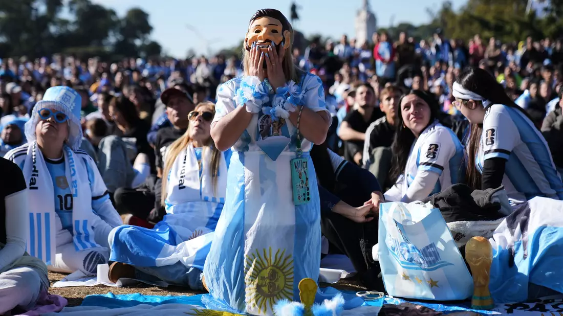 In Argentinien wurde mit Lionel Messi und Co. mitgefiebert.  - Bild: Rodrigo Abd/AP/dpa