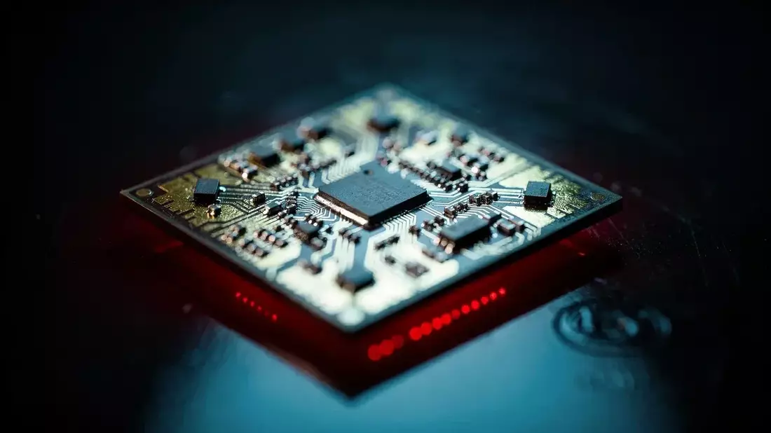 URTH ETF: Tech-Heavy Portfolio Hit by Semiconductor Rout, Inflows Remain Strong