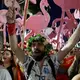 Es geht auch um Brutgebiete der Flamingos - deshalb spricht man inzwischen von der «Flamingo-Revolution» in Albanien. (Archivbild)  - Bild: Hameraldi Agolli/AP/dpa